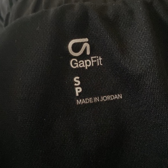 GAP Fit Running Shorts - Picture 5 of 8